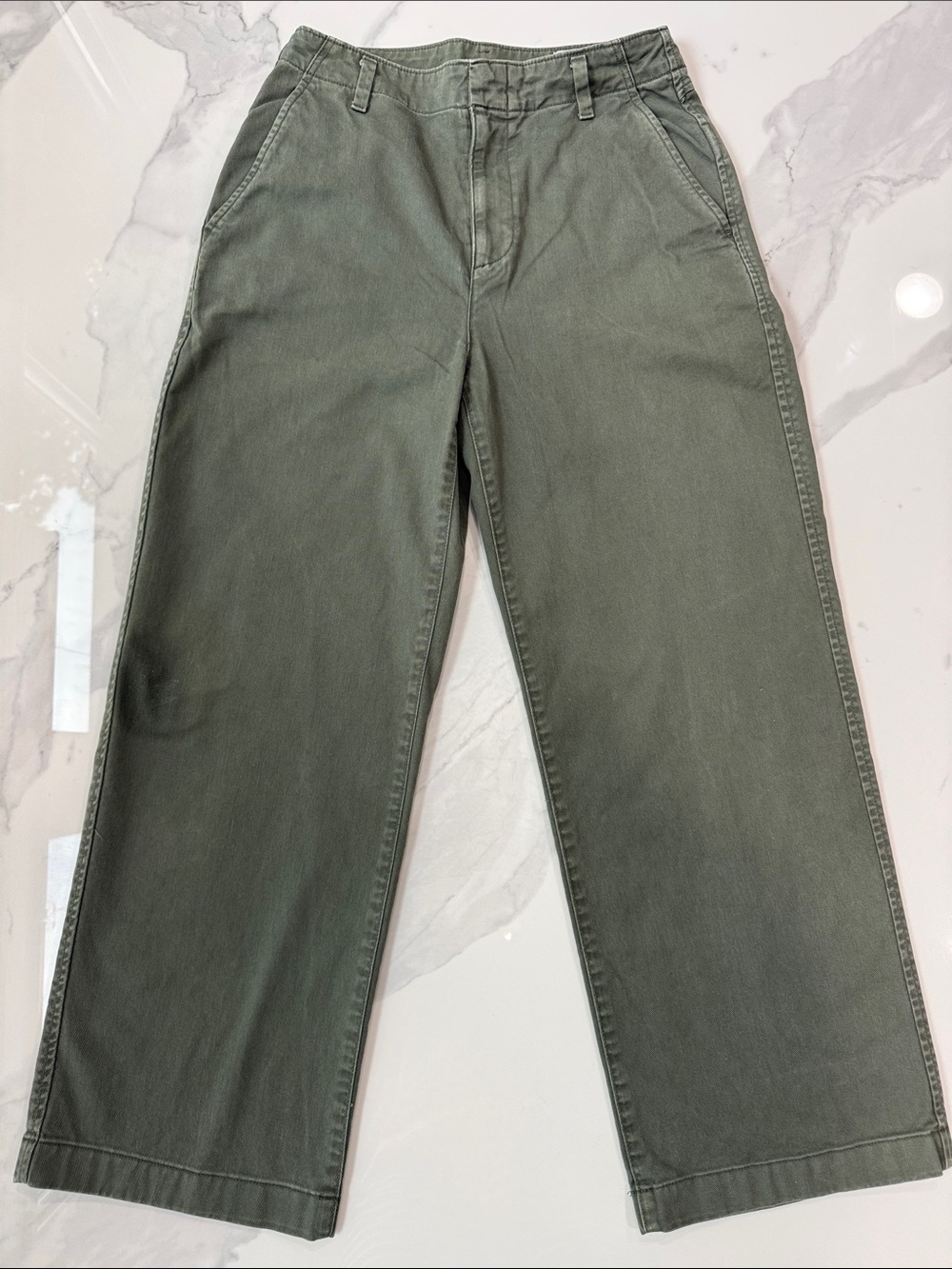 GAP Women's loose Khaki in Olive Green
